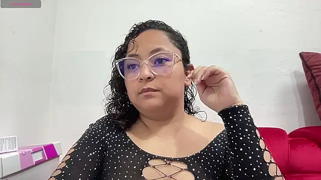 Snapshot of Sophiaburton chatting on September 2025 08:10:02 PM Sophiaburton online show from September 2025 08:10:02 PM