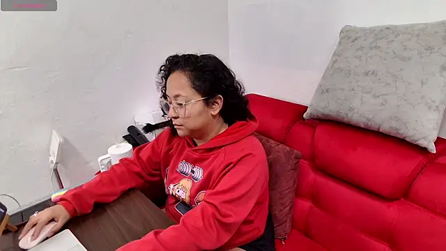 Snapshot of Sophiaburton chatting on September 2025 07:08:01 PM Sophiaburton online show from September 2025 07:08:01 PM