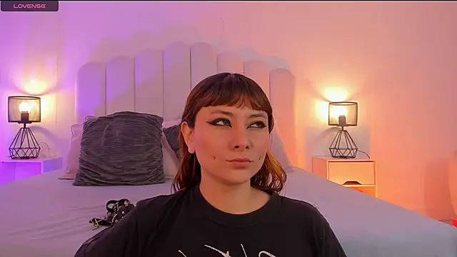 Snapshot of raven_black_ chatting on November 2025 12:48:01 PM raven black online show from November 2025 12:48:01 PM