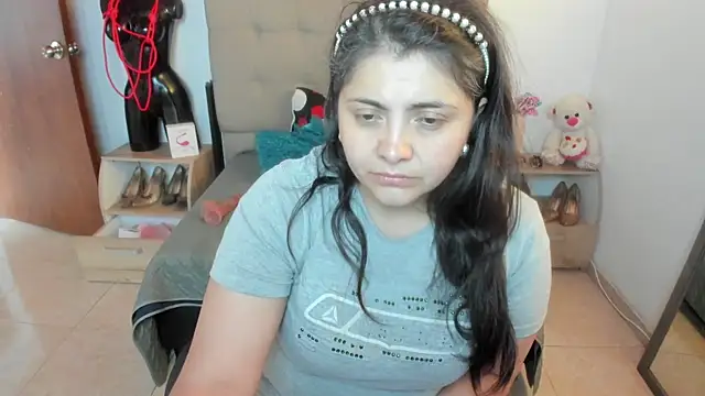 TifanyAmazinng online show from December 2025 12:25:02 PM