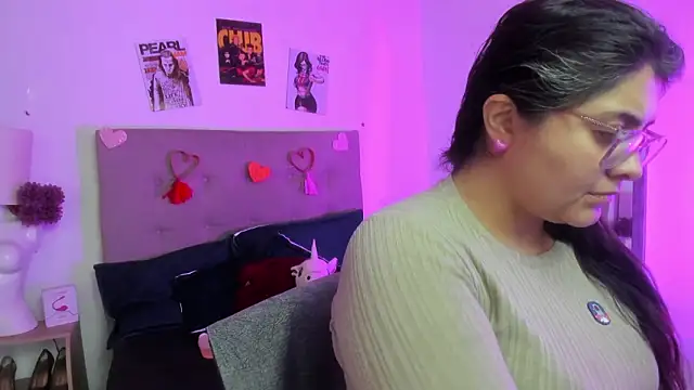 TifanyAmazinng online show from February 2026 01:15:02 PM