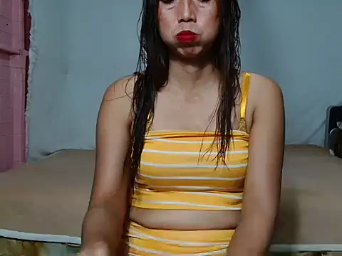 Snapshot of HelenaM chatting on November 2025 11:33:02 AM HelenaM online show from November 2025 11:33:02 AM