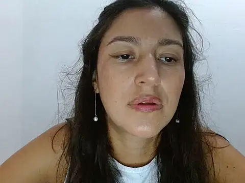 Snapshot of SarahFriendly chatting on June 2026 04:32:01 PM SarahFriendly online show from June 2026 04:32:01 PM
