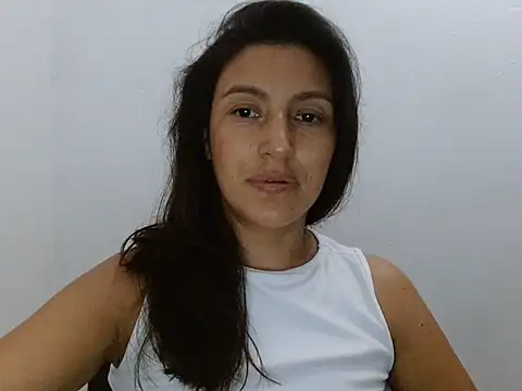 Snapshot of SarahFriendly chatting on June 2026 04:37:01 AM SarahFriendly online show from June 2026 04:37:01 AM