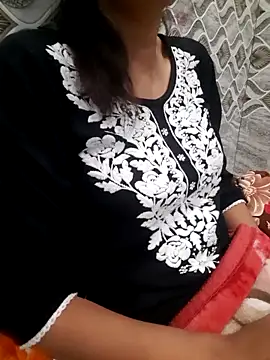 Snapshot of Aarti-kumri chatting on November 2025 04:17:01 PM Aarti-kumri online show from November 2025 04:17:01 PM