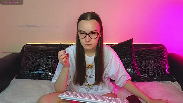 Kelly Cartier online show from October 2025 12:06:01 PM