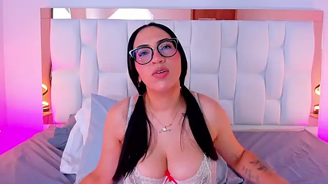 Snapshot of Camille_Juicy chatting on October 2025 12:46:02 PM Camille Juicy online show from October 2025 12:46:02 PM