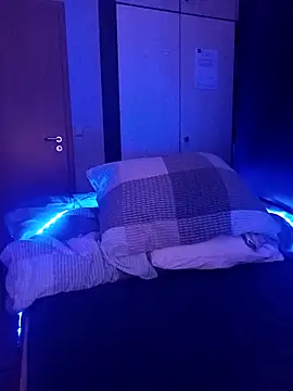 Teufel-in-weiss online show from February 2026 10:03:02 PM