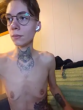 HoneySquirrel online show from April 2026 07:14:01 PM