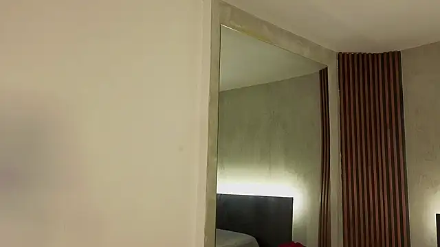 emmi collinss online show from April 2026 08:09:02 PM