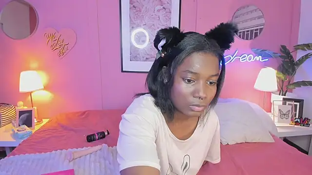 Snapshot of Annia_DH chatting on September 2025 08:33:01 PM Annia DH online show from September 2025 08:33:01 PM