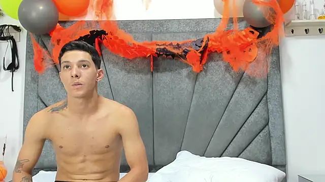 ZafiroAndFlynn online show from October 2025 08:48:02 PM