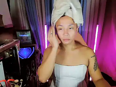 YourNikkieXxx online show from June 2026 03:22:02 PM
