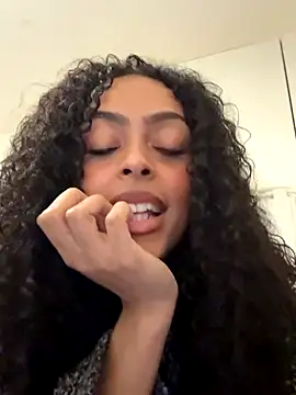 yasmingarcia online show from November 2025 09:17:02 PM