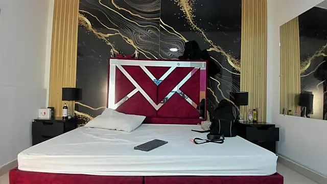 VioletRose as online show from November 2025 07:54:01 PM