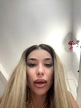 Snapshot of KaseyQuinn_ chatting on October 2025 09:19:02 AM KaseyQuinn  online show from October 2025 09:19:02 AM