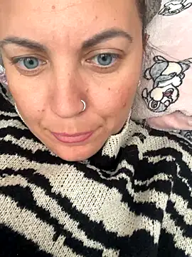 Snapshot of DeboraGaia chatting on September 2025 12:54:01 PM DeboraGaia online show from September 2025 12:54:01 PM