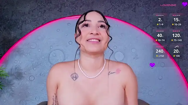 ReinaChloe online show from July 2026 04:31:02 PM