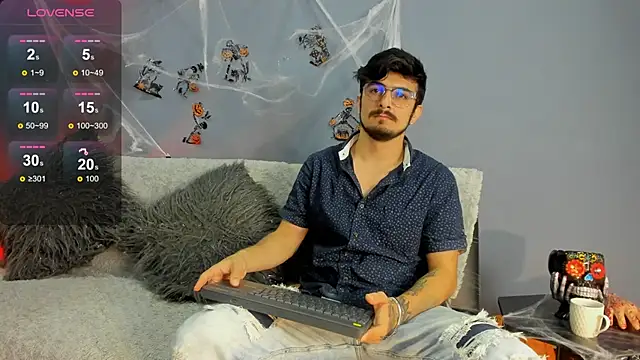 AaronFuentes7 online show from October 2025 06:06:02 PM