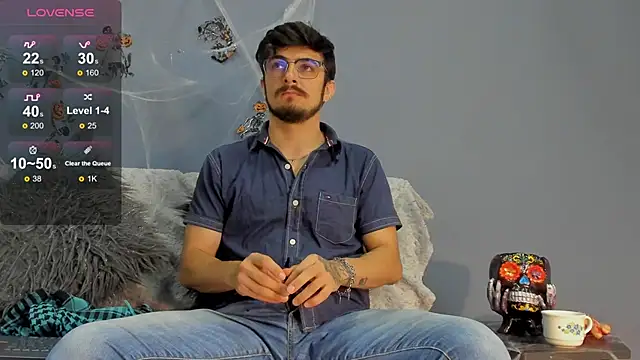 AaronFuentes7 online show from October 2025 06:52:02 PM
