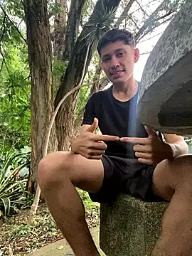 Snapshot of elfernh chatting on October 2025 11:08:02 AM elfernh online show from October 2025 11:08:02 AM