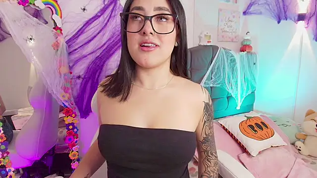 justonecute online show from October 2025 11:24:01 PM