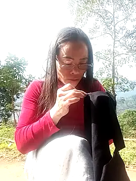 CoMay003 online show from November 2025 02:33:01 AM