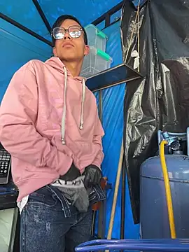 diegoand0911 online show from April 2026 03:42:02 PM