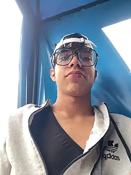 Snapshot of diegoand0911 chatting on May 2026 03:54:01 PM diegoand0911 online show from May 2026 03:54:01 PM