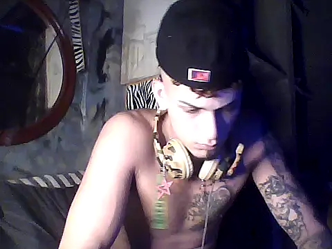 Snapshot of crisrummer chatting on October 2025 12:28:01 PM crisrummer online show from October 2025 12:28:01 PM