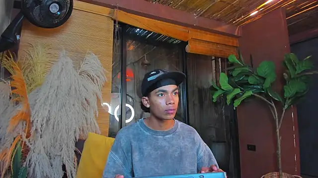 AlanCutee online show from January 2026 12:11:01 PM