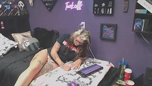 Snapshot of oddywithabody chatting on October 2025 05:26:02 AM oddywithabody online show from October 2025 05:26:02 AM