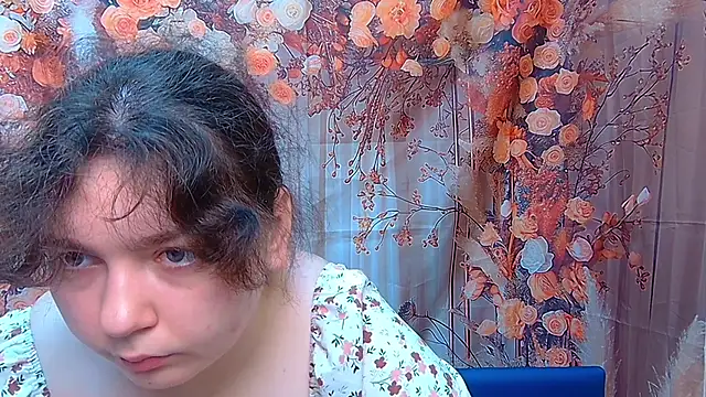 Snapshot of NeonilaLisova chatting on November 2025 06:12:02 AM NeonilaLisova online show from November 2025 06:12:02 AM