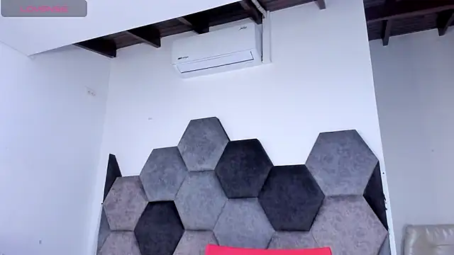 BellaNixs online show from April 2026 11:22:02 AM