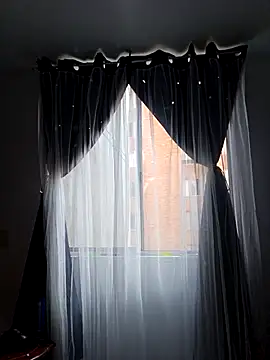 lunnaa  online show from April 2026 09:28:02 PM