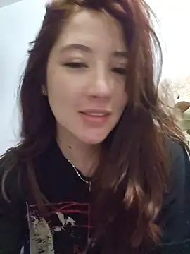 Snapshot of lunnaa_ chatting on May 2026 04:21:02 AM lunnaa online show from May 2026 04:21:02 AM