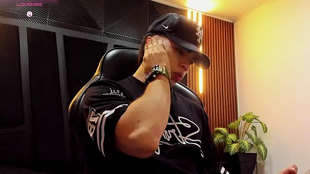 Eryonbradley online show from October 2025 11:28:02 AM