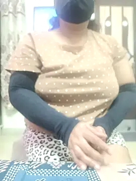 Snapshot of Bhabhiji1 chatting on February 2026 07:29:02 PM Bhabhiji1 online show from February 2026 07:29:02 PM