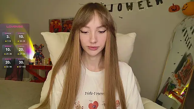 Lunainnk online show from November 2025 11:29:01 PM