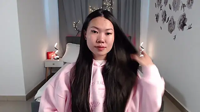 Snapshot of LunaPurrr chatting on September 2025 11:04:01 PM LunaPurrr online show from September 2025 11:04:01 PM