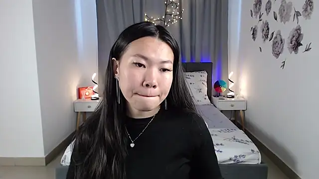 Snapshot of LunaPurrr chatting on September 2025 11:15:01 PM LunaPurrr online show from September 2025 11:15:01 PM