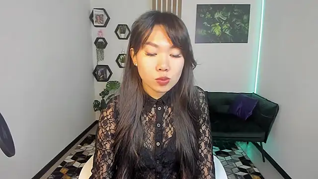 Snapshot of LunaPurrr chatting on October 2025 11:26:02 PM LunaPurrr online show from October 2025 11:26:02 PM
