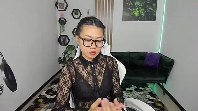 Snapshot of LunaPurrr chatting on October 2025 03:40:01 AM LunaPurrr online show from October 2025 03:40:01 AM