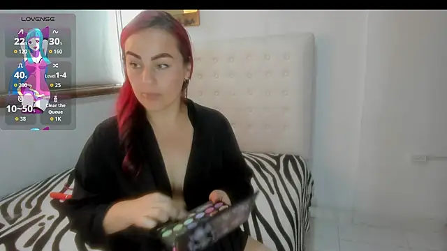 Snapshot of Roxannelorence_ chatting on October 2025 05:15:02 PM Roxannelorence  online show from October 2025 05:15:02 PM