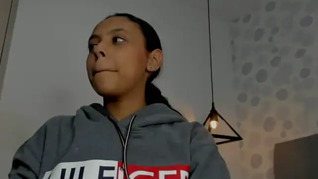 sophiasweet  1 online show from December 2025 01:59:02 PM