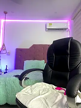 Velveet x online show from October 2025 12:01:02 PM