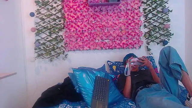 Snapshot of iam_lukas__ chatting on September 2025 04:12:02 AM iam lukas online show from September 2025 04:12:02 AM