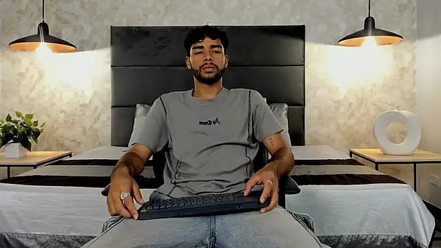 Snapshot of RaphaelDufort chatting on September 2025 11:52:02 PM RaphaelDufort online show from September 2025 11:52:02 PM