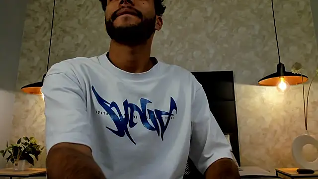 Snapshot of RaphaelDufort chatting on November 2025 11:05:02 PM RaphaelDufort online show from November 2025 11:05:02 PM