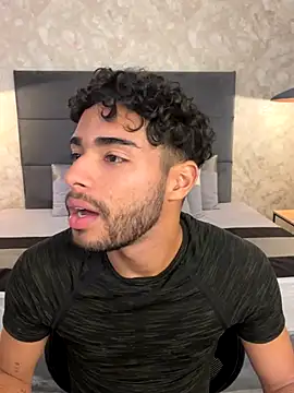 Snapshot of RaphaelDufort chatting on November 2025 11:58:02 PM RaphaelDufort online show from November 2025 11:58:02 PM